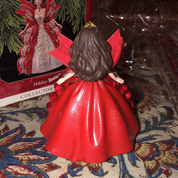 Collectible Hallmark 1997 Holiday BARBIE Fifth in Series of Happy Holiday Dolls - Picture 9 of 15